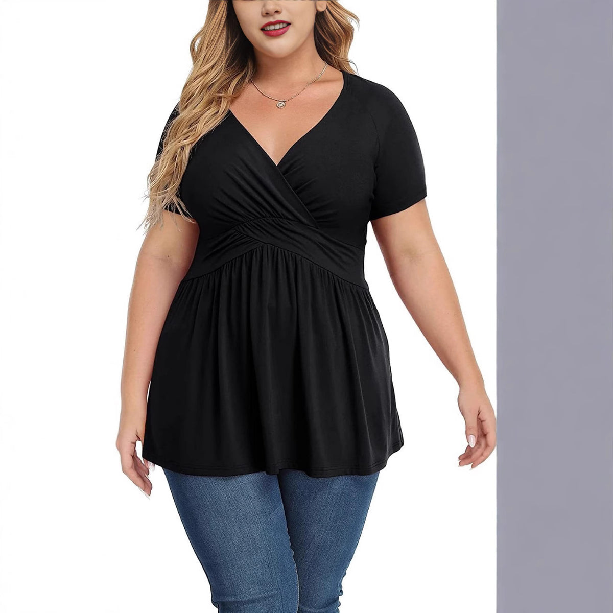 Camiseta Plus Size com Decote em V Feminina