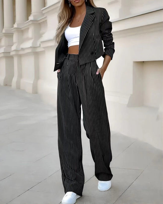 Conjunto de Primavera Listrado com Cropped de Lapela e Calça Reta Casual Feminino