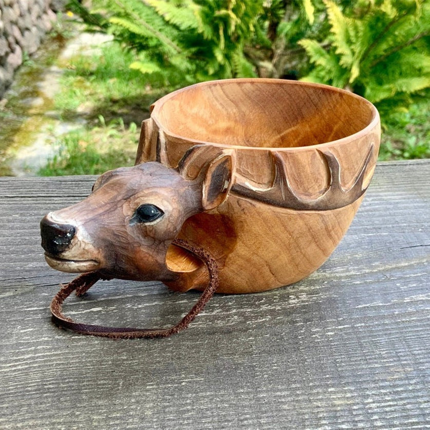Caneca de Madeira Entalhada Estilo Kuksa