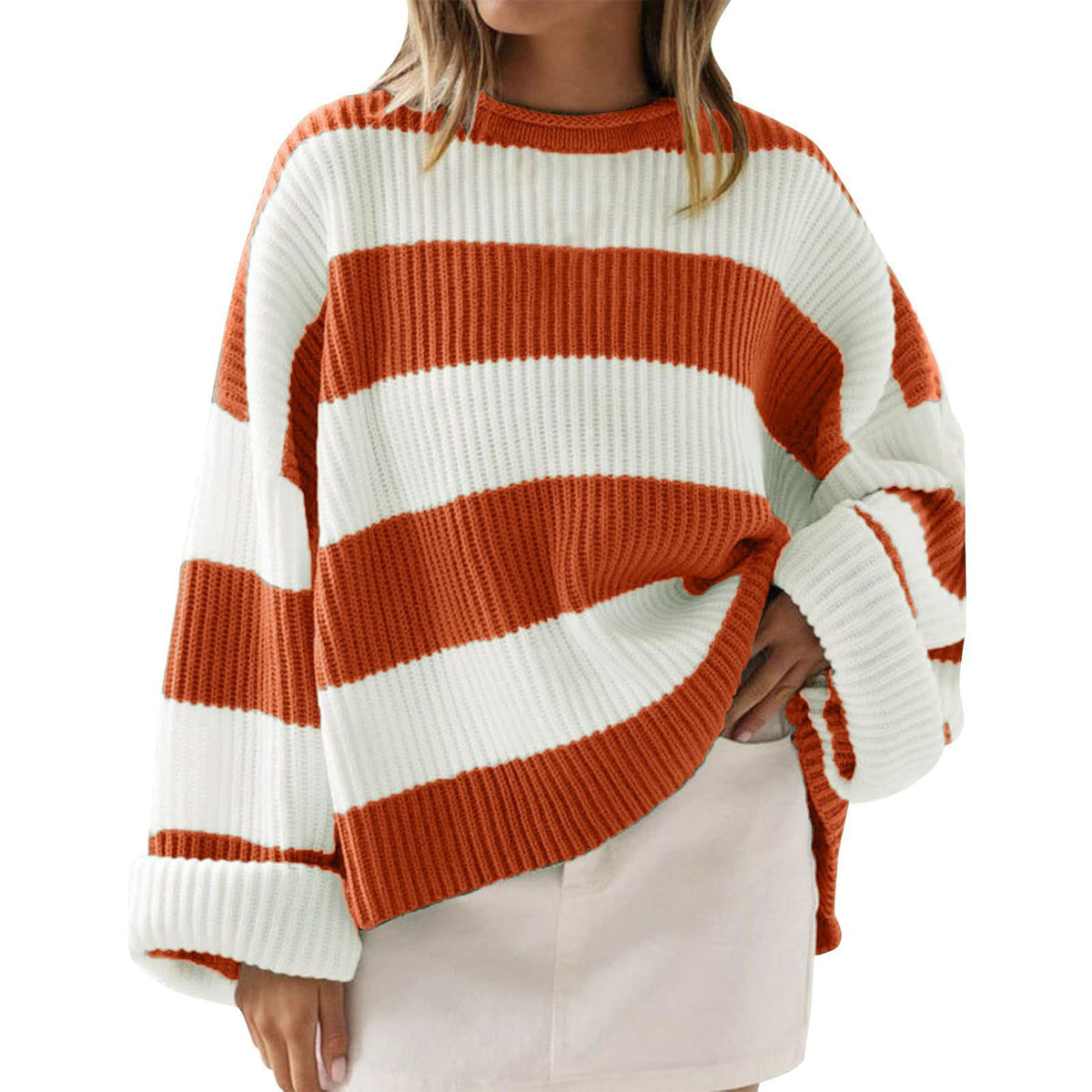 Blusa de Tricô Solta Listrada com Manga Morcego e Gola Redonda Feminina
