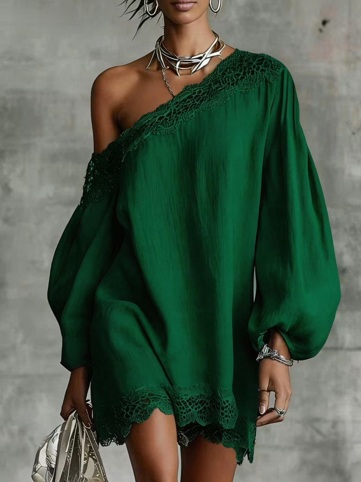 Blusa de Manga Longa com Ombros de Fora e Acabamento de Renda Lisa
