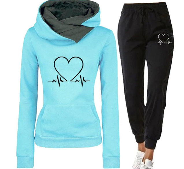Conjunto Esportivo com Moletom com Capuz Estampa de Coração e Calça com Cordão Casual