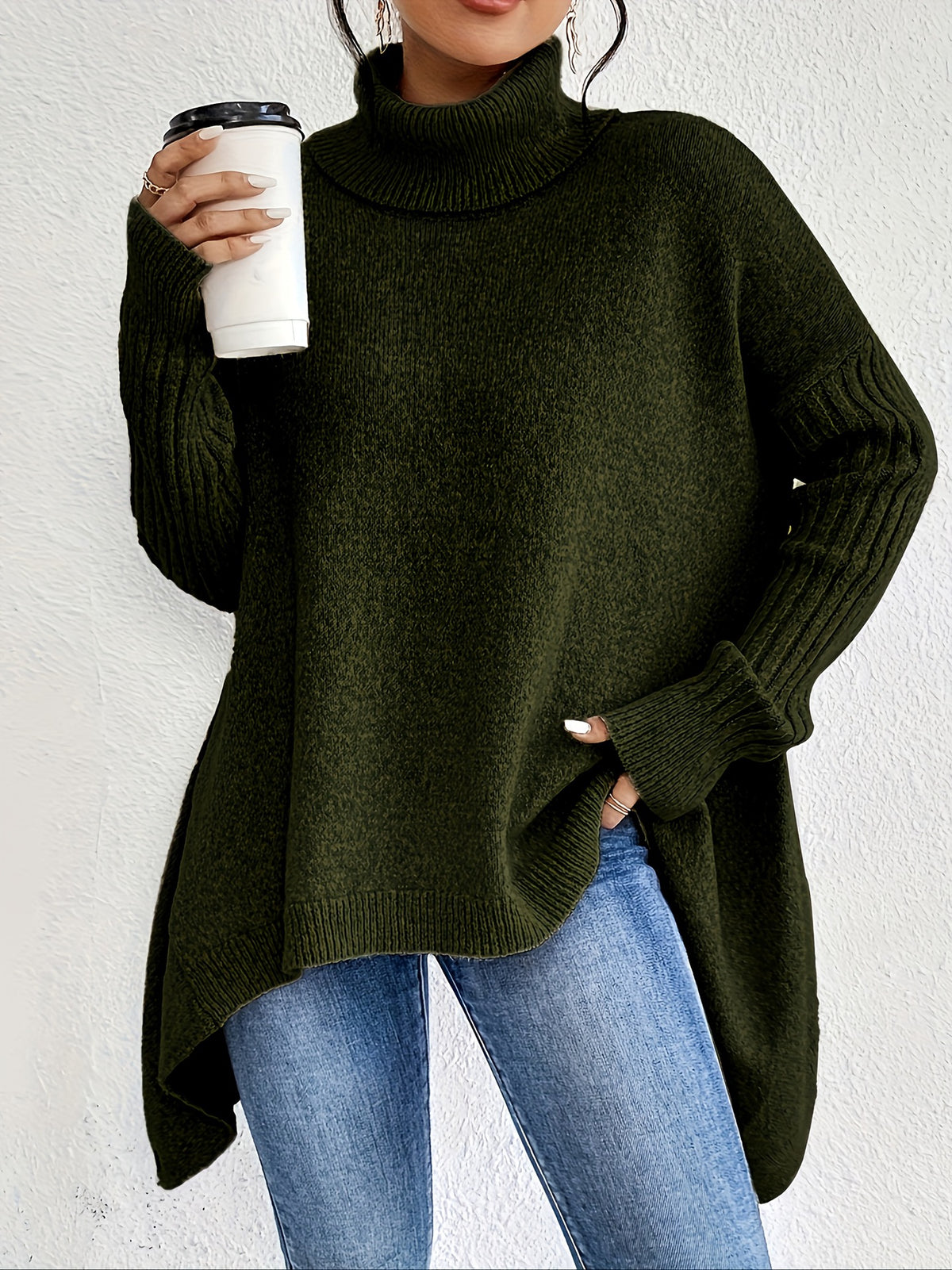 Blusa de Tricô Solta de Gola Alta Irregular e Manga Longa - Inverno