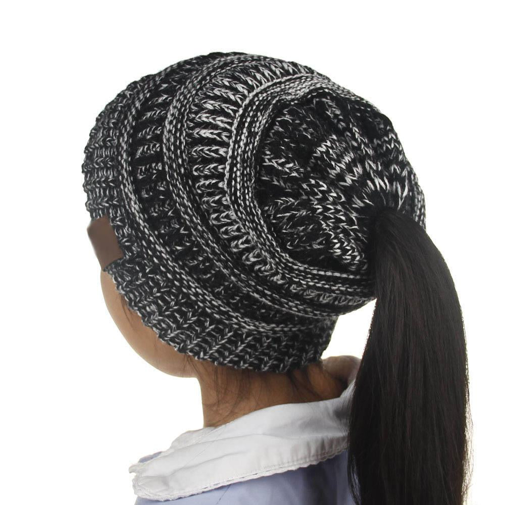 Gorro de Lã Tricotado Feminino com Abertura para Rabo de Cavalo