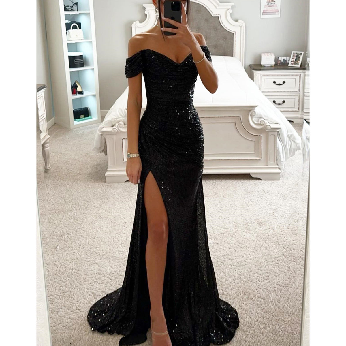 Vestido de Festa com Paetês, Ombros de Fora e Fenda Feminino