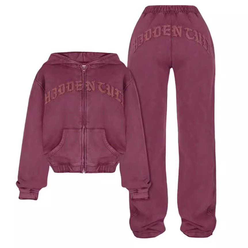 Conjunto Esportivo com Letras, Cropped com Capuz e Zíper e Calça Solta com Cordão