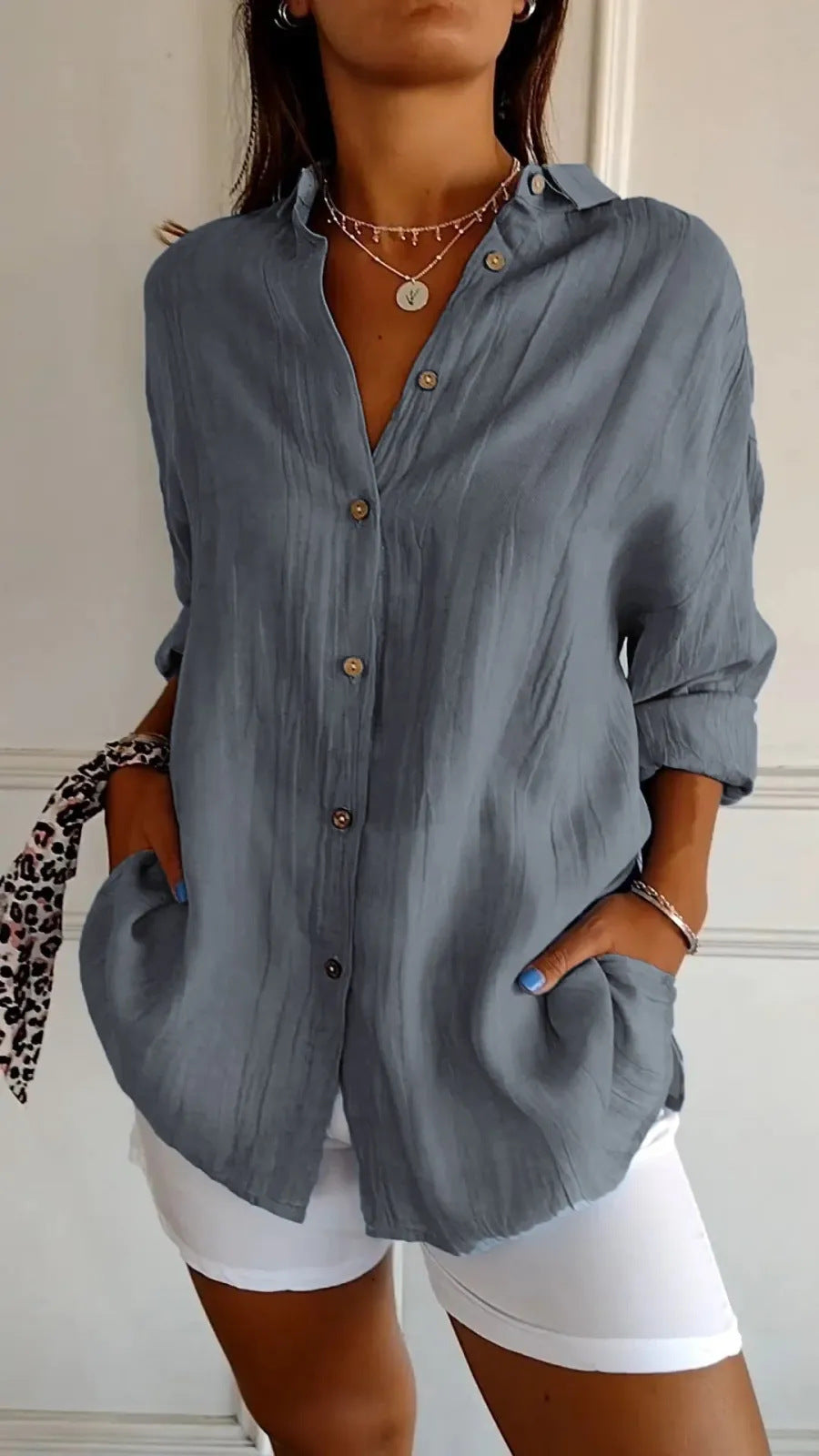 Camisa de Manga Longa com Lapela e Pregas Abotoada Feminina