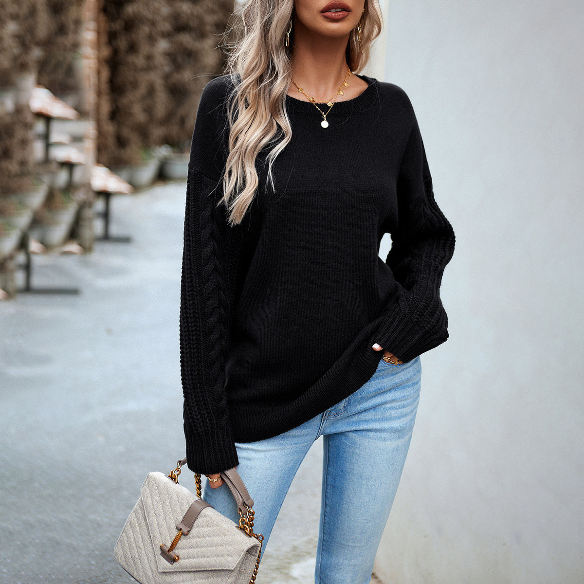 Suéter Simples com Gola Redonda Feminino