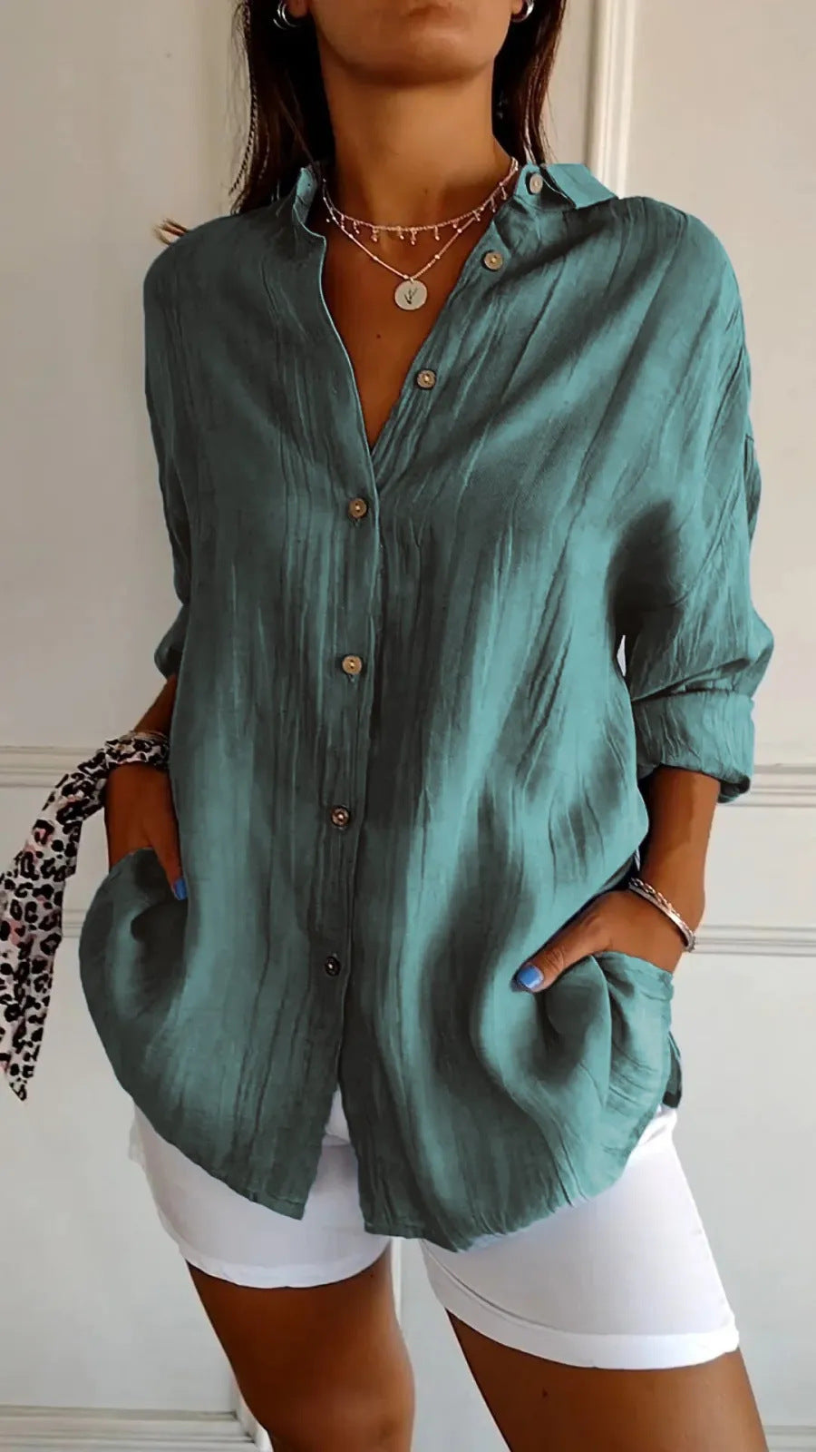 Camisa de Manga Longa com Lapela e Pregas Abotoada Feminina
