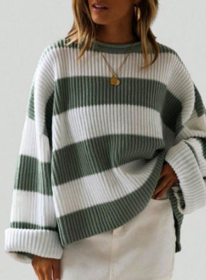 Blusa de Tricô Solta Listrada com Manga Morcego e Gola Redonda Feminina