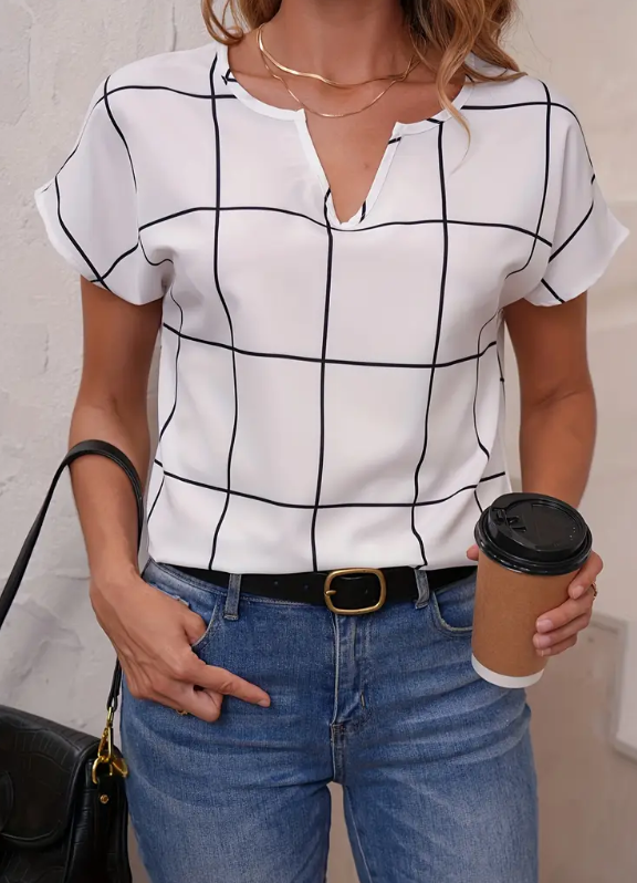 Blusa de Manga Curta com Estampa Xadrez e Decote Entalhado - Primavera e Verão