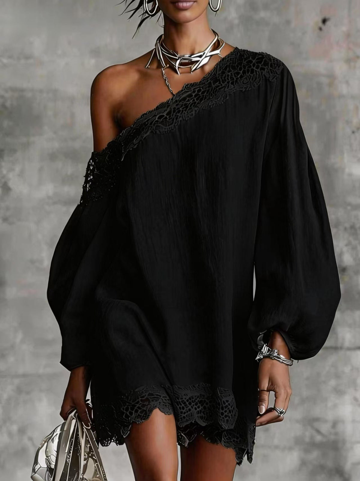 Blusa de Manga Longa com Ombros de Fora e Acabamento de Renda Lisa