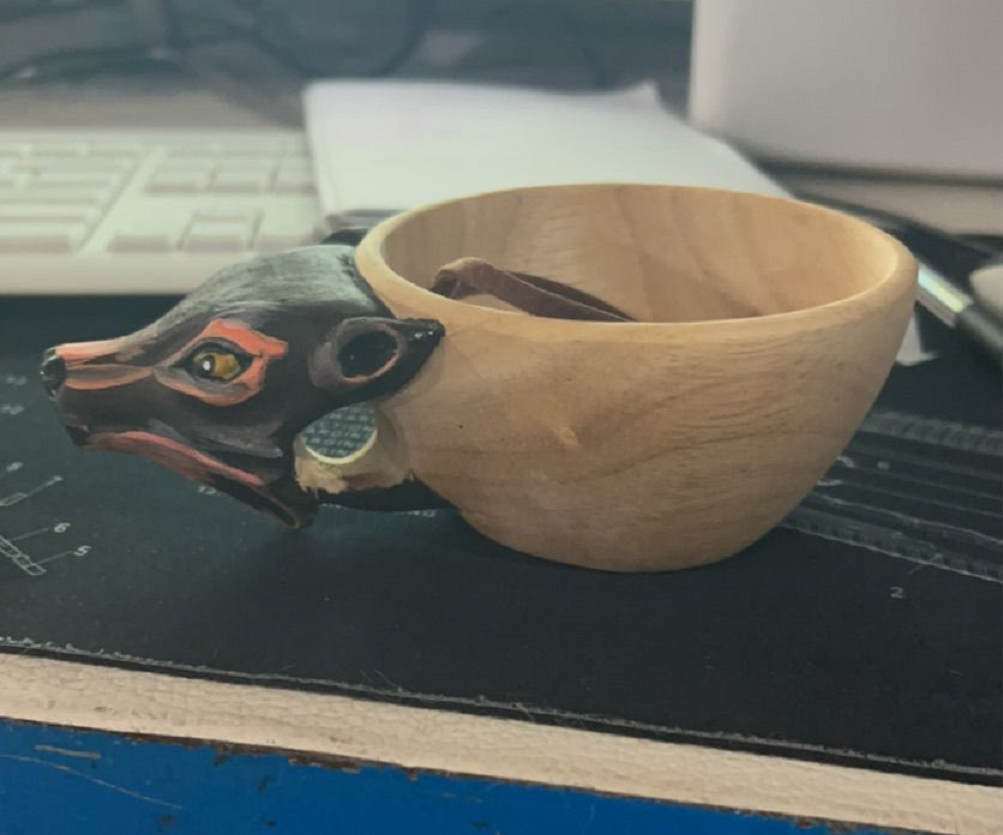Caneca de Madeira Entalhada Estilo Kuksa