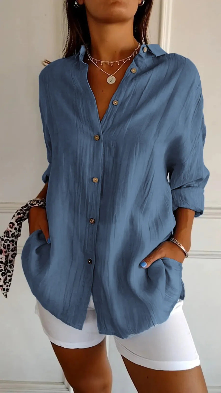 Camisa de Manga Longa com Lapela e Pregas Abotoada Feminina