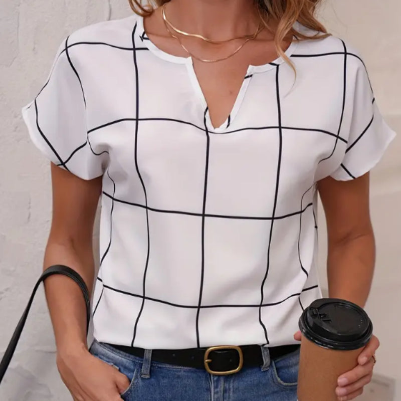 Blusa de Manga Curta com Estampa Xadrez e Decote Entalhado - Primavera e Verão