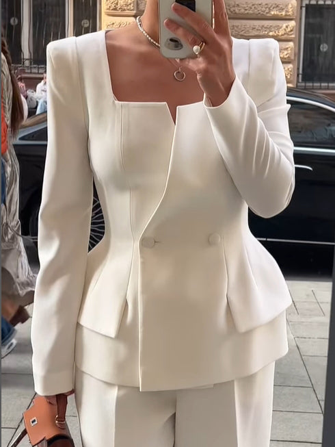 Blazer Liso com Gola Quadrada e Dois Botões