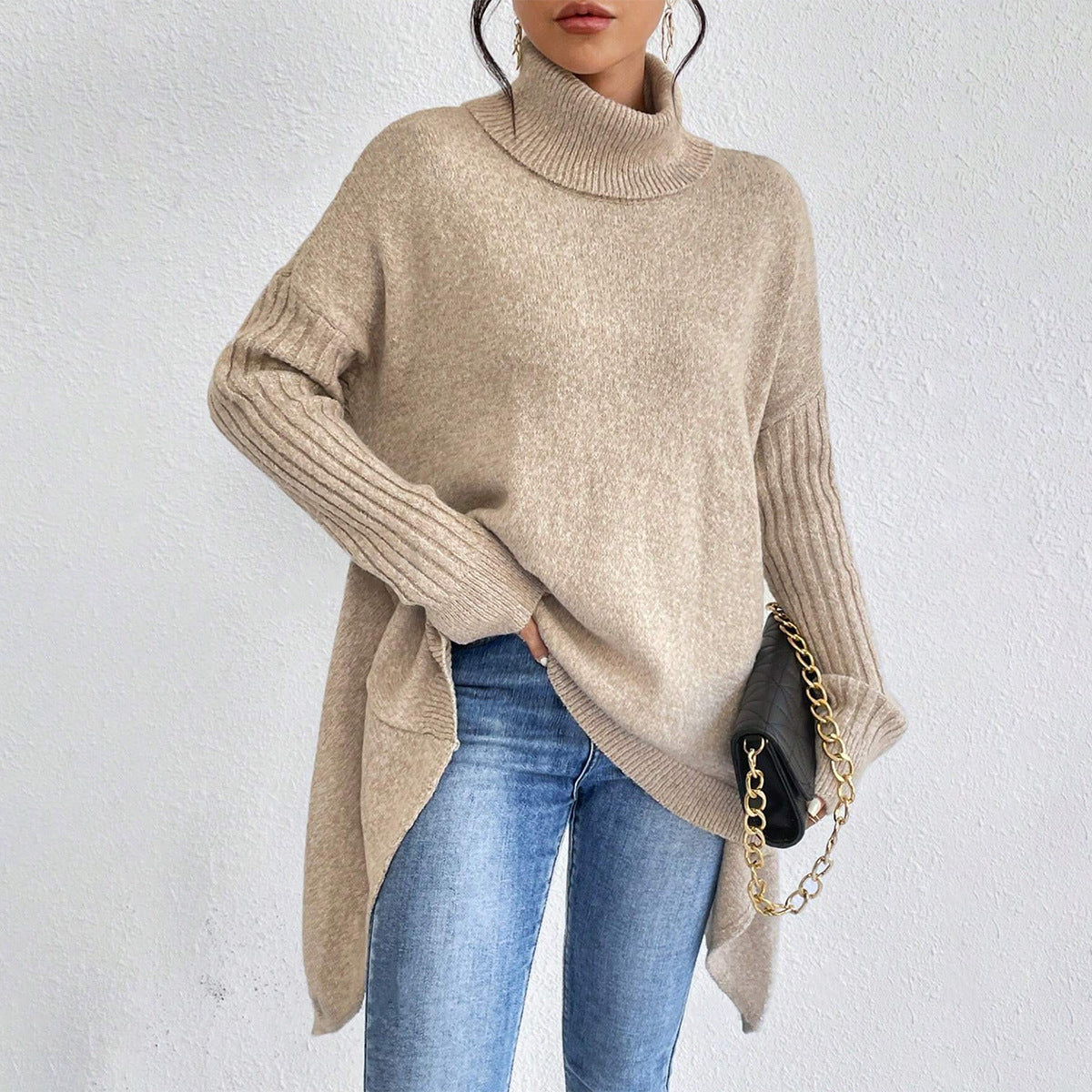 Blusa de Tricô Solta de Gola Alta Irregular e Manga Longa - Inverno