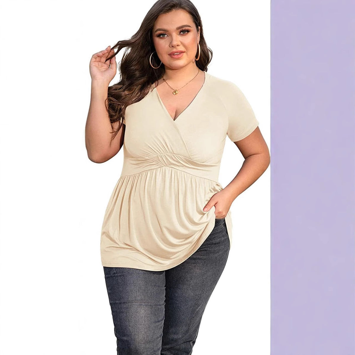 Camiseta Plus Size com Decote em V Feminina
